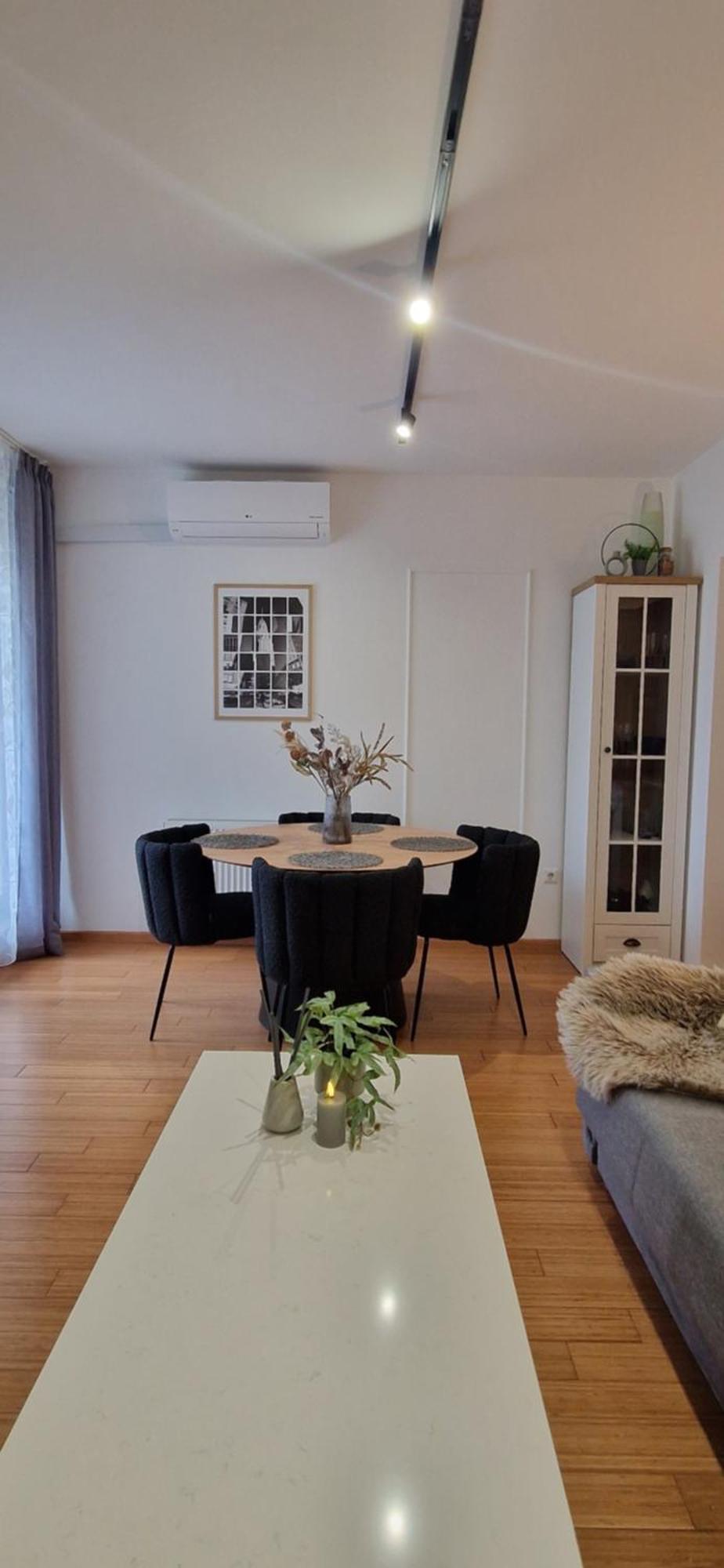 Apartment Rose Sesvete